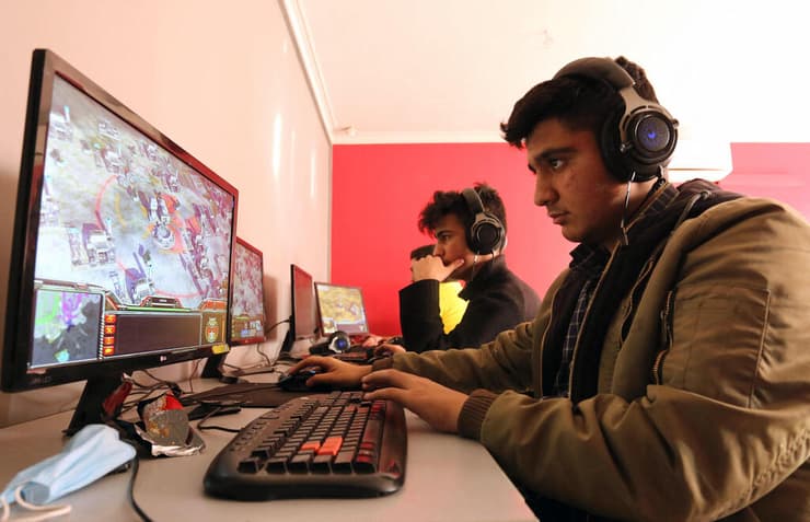 איראן גיימינג גיימרים משחקים ב קפה אינטרנט ב טהרן