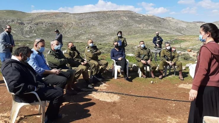 ביקור חריג : אלוף פיקוד המרכז ביקר במאחז שבו התגורר אהוביה סנדק ז"ל