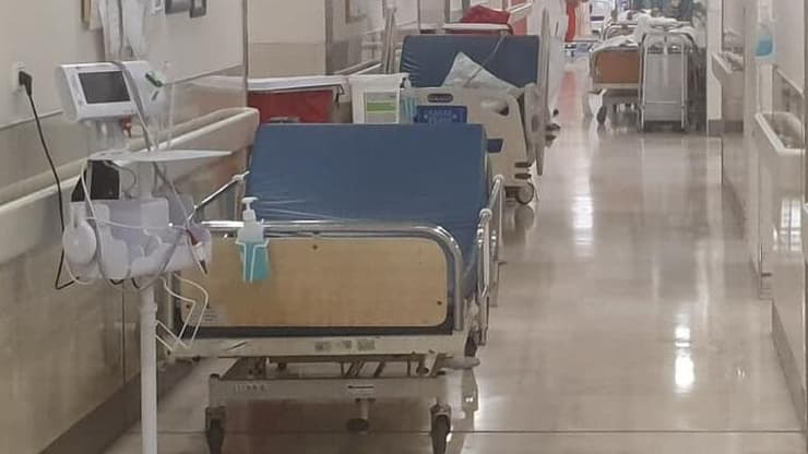 מחסור במיטות: מטופלים שוהים במסדרונות בבית חולים וולפסון בחולון