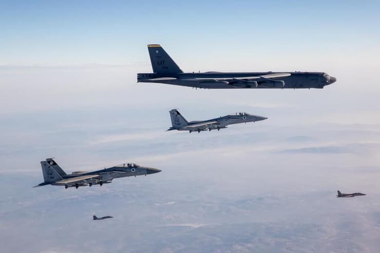 מטוסי קרב של צה״ל מסוג F-15 ליוו היום שני מפציצים אמריקאים מדגם B-52 מעל שמי מדינת ישראל