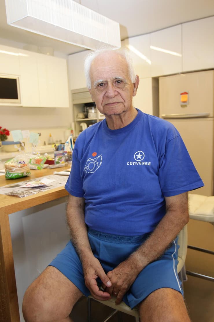 הפך גם לאחד המאמנים המזוהים ביותר עם נבחרת ישראל. שלח (צילום: ראובן שוורץ) שמעון שלח