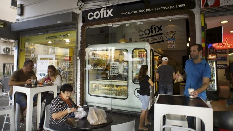 סניף של קופיקס ברחוב אבן גבירול בת"א