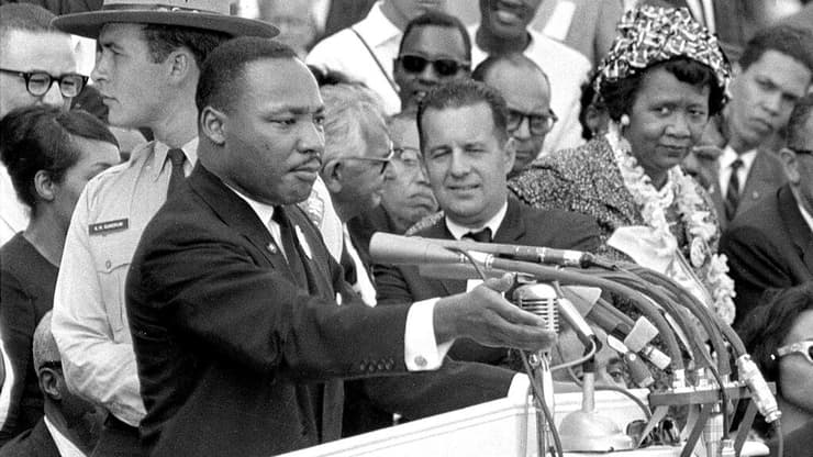 הוביל את המאבק בחוקים הגזעניים באמריקה - ונרצח. מרטין לותר קינג (צילום: AP) מרטין לותר קינג