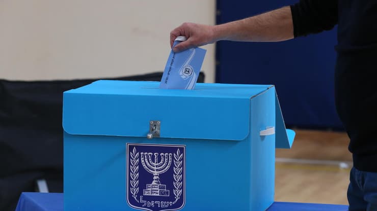 יום הבוחר הגיע (צילום: עמית שאבי) מצביעים בירושלים