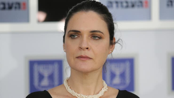 אמילי מואטי (צילום: אלכס קולומויסקי) אמילי מואטי