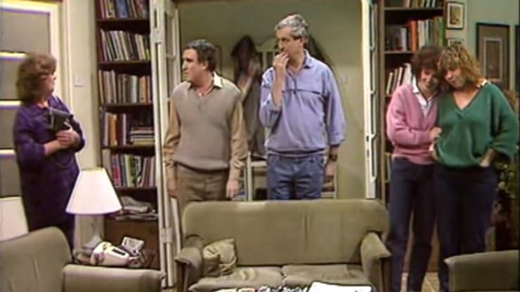 תוכנית הטלוויזיה קרובים קרובים