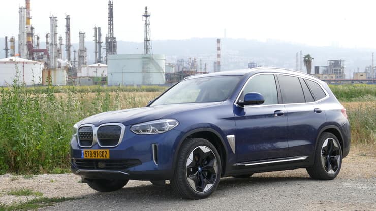 צילום: ניר בן זקן ב.מ.וו iX3