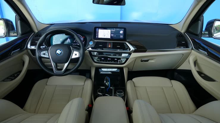 צילום: ניר בן זקן ב.מ.וו iX3