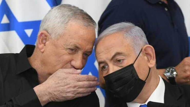 בנימין נתניהו, נדב ארגמן, אביב כוכבי ובני גנץ בפגישה לאחר הפסקת האש