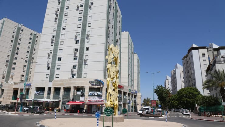 "עיר מתפתחת עם הגירה חיובית". מרכז לוד ושכונת גני אביב (צילום: שאול גולן) "עיר מתפתחת עם הגירה חיובית". מרכז לוד ושכונת גני אביב