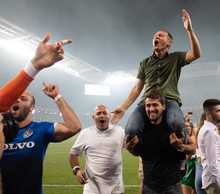 ברק בכר חוגג אליפות