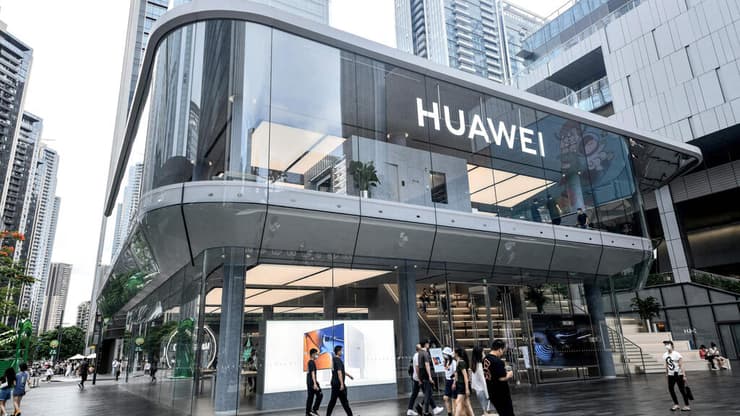 חנות של וואווי בשנזן, סין (צילום: AFP) חנות של וואווי בשנזן, סין