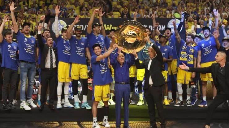 מכבי ת"א וצלחת האליפות