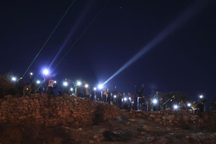 הפגנה ו הטרדה לילית של פלסטינים באזור הכפר ביתא נגד מאחז אביתר 