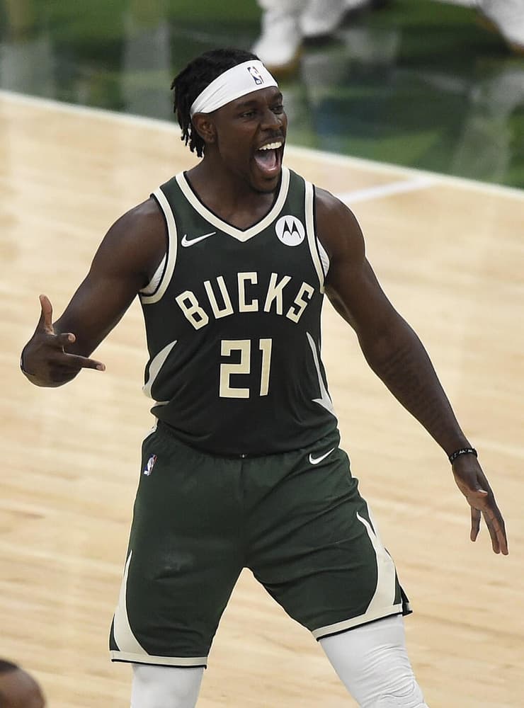 הצטיין בסדרת הגמר ב-2021. הולידיי במדי מילווקי (צילום: AP) ג'רו הולידיי