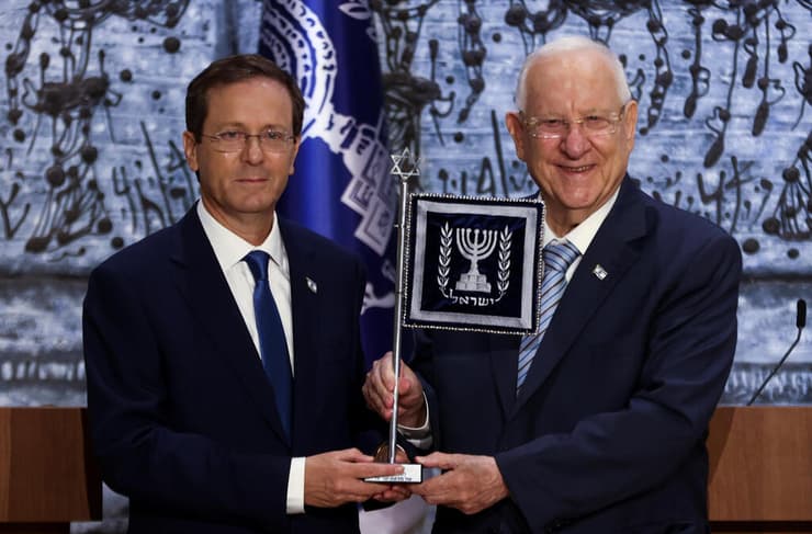 טקס מסירת נס הנשיא בין ראובן ריבלין ליצחק הרצוג בבית הנשיא