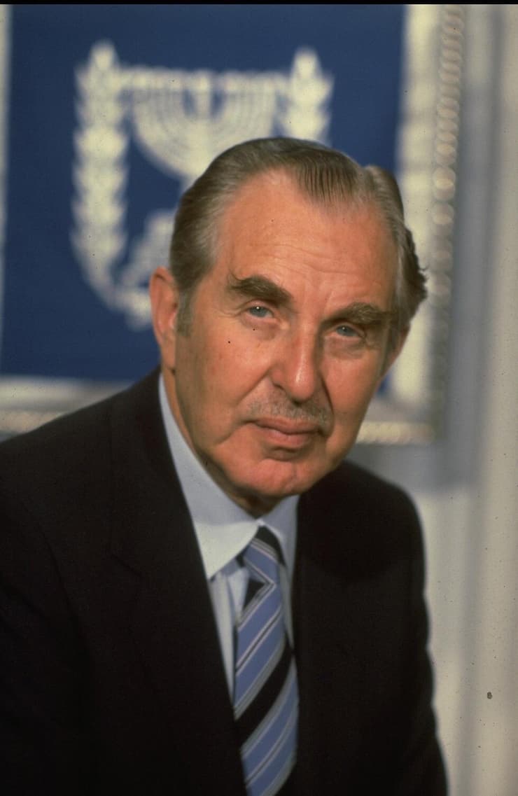 חתם על החנינה. חיים הרצוג