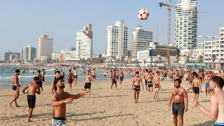 חופי תל אביב (צילום: עמית שעל ) חופי תל אביב