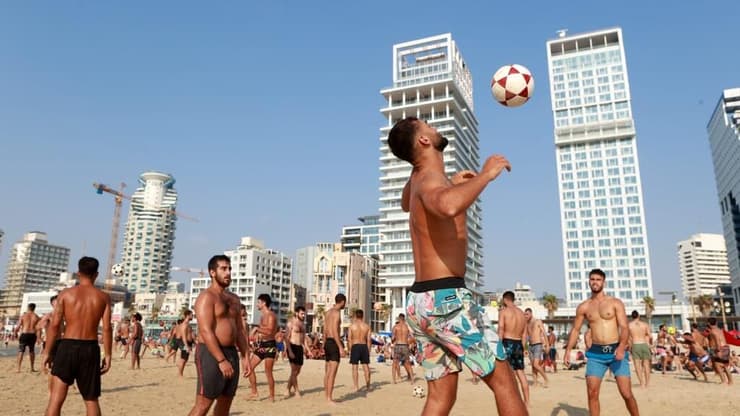 חופי תל אביב (צילום: עמית שעל ) חופי תל אביב