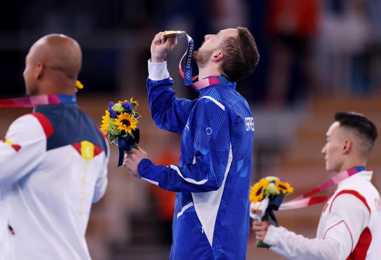 דולגופיאט חוגג את הזהב בטוקיו (צילום: gettyimages) דולגופיאט