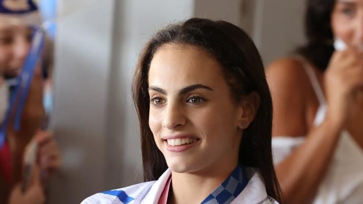 אשרם (צילום: מוטי קמחי) לינוי אשרם עם מדליית הזהב