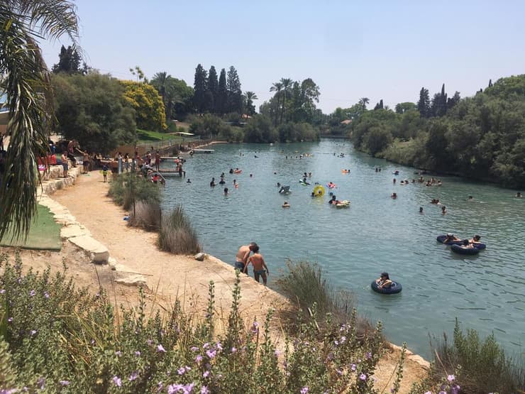 החוף הירוק בנחל האסי