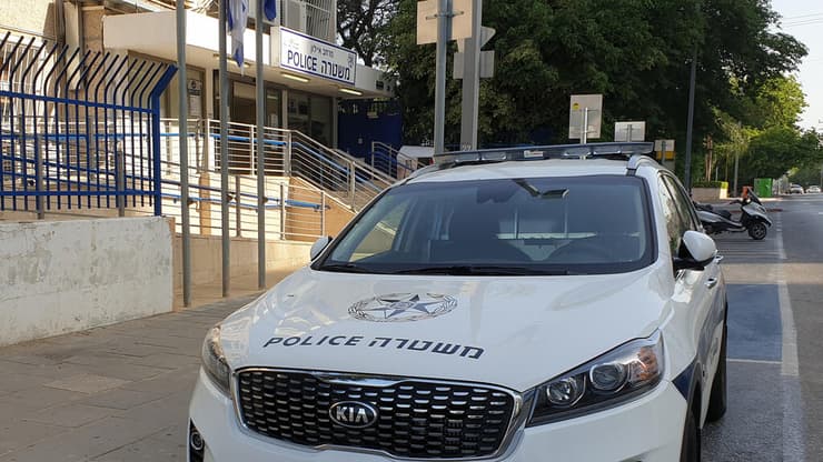 נציג המשטרה טען: "כשהיא קפאה במקום, הוא המשיך - ואנס אותה". אילוסטרציה (צילום: shutterstock) משטרה