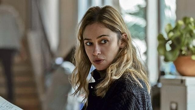 שיפץ לה את הדירה. מורן רוזנבלט (צילום: Corinna Kern/Netflix) שיפץ לה את הדירה. מורן רוזנבלט