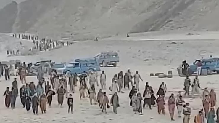 פליטים בורחים מאפגניסטן