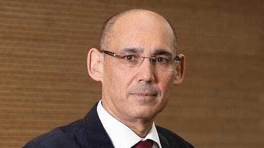 פרופ' אמיר ירון. כל הלחץ עליו