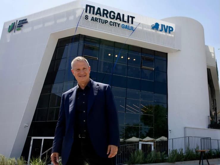 אראל מרגלית במרכז החדש