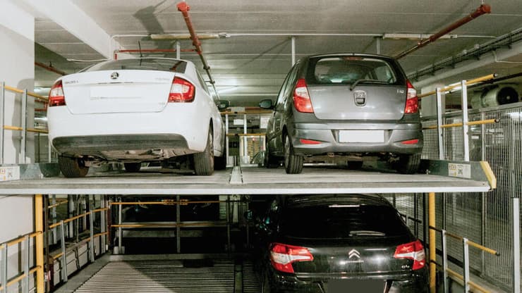 100 מקומות חנייה על גבי מכפילים בהייט פארק של תדהר 