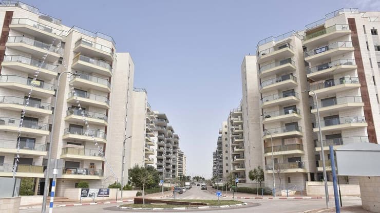 בנייה חדשה בעפולה (צילום: שרון צור) שכונת מרכז העיר בעפולה