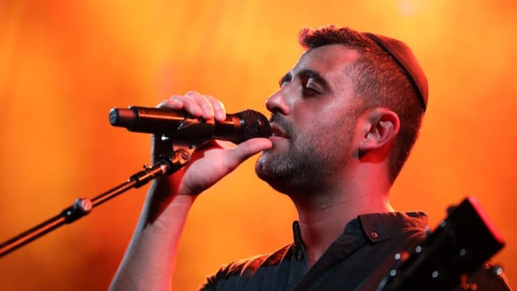 ישי ריבו בהופעה בפסטיבל פתאל ספיריט (צילום: עזרא לוי) ישי ריבו בהופעה בפסטיבל פתאל ספיריט