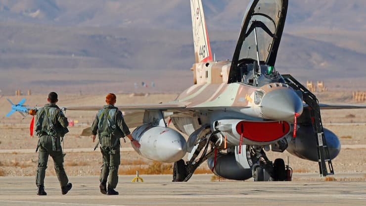 מטוסי מטוס קרב F-16 F16 של חיל האוויר הישראלי ב תרגיל הבינלאומי בלו פלאג Blue Flag ב בסיס עובדה