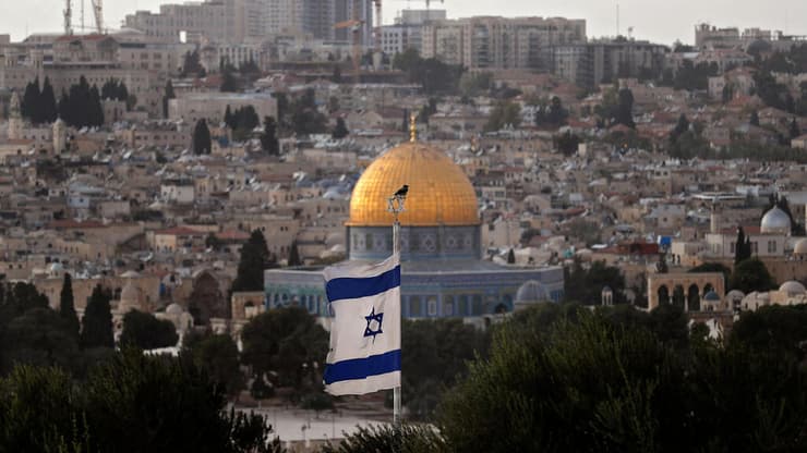 דגל ישראל על רקע הר הבית בירושלים (צילום: AFP) דגל ישראל על רקע הר הבית בירושלים