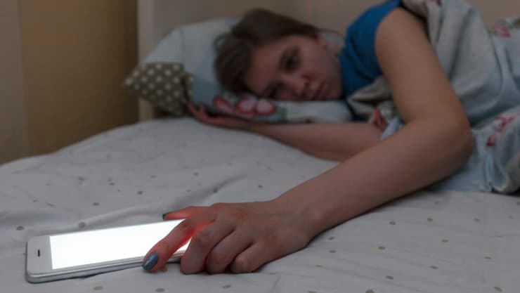 שימוש בטלפון הנייד גם במיטה