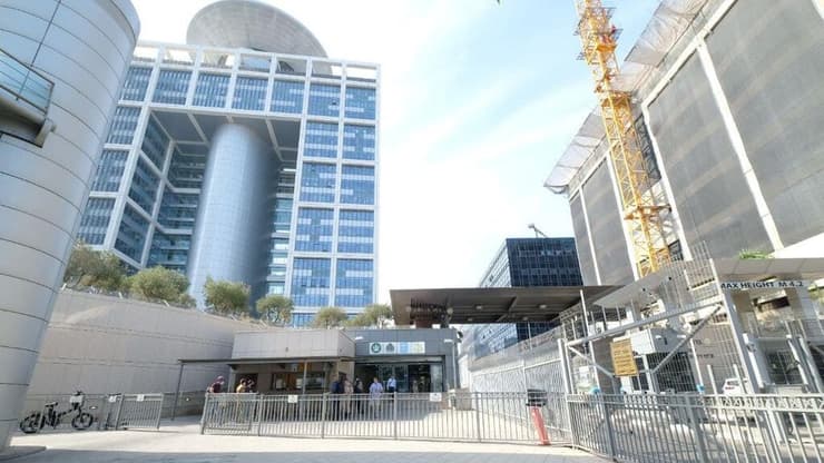 התייר עורר את חשדם של מאבטחי משרד הביטחון. בסיס הקריה בתל אביב (צילום: שאול גולן) הקרייה בתל אביב