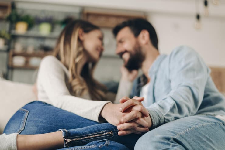 אילוסטרציה (צילום: Shutterstock) בני זוג מאוהבים