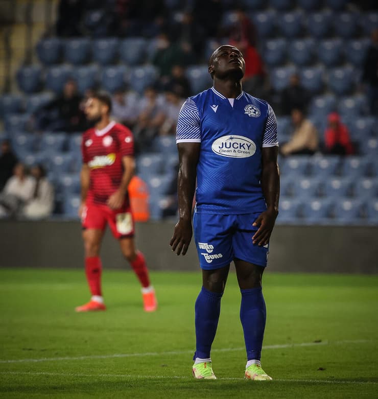 בשלב זה לא נראה שיחזור לליגת העל. לאמק בנדה במדי מכבי פ"ת (צילום: עוז מועלם) לאמק בנדה