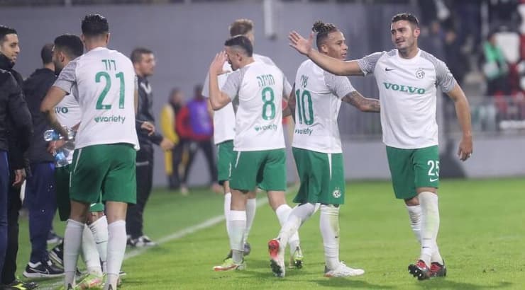 שחקני מכבי חיפה חוגגים (עמרי שטיין) שחקני מכבי חיפה חוגגים