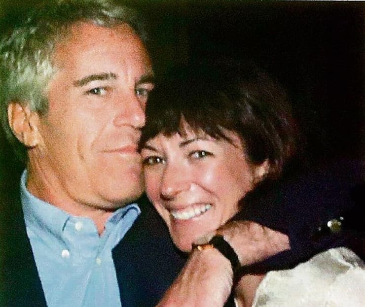 "אספקה קבועה של קורבנות קטינות". מקסוול ואפשטיין (צילום: AP) ג'פרי אפשטיין וגיליין מקסוול