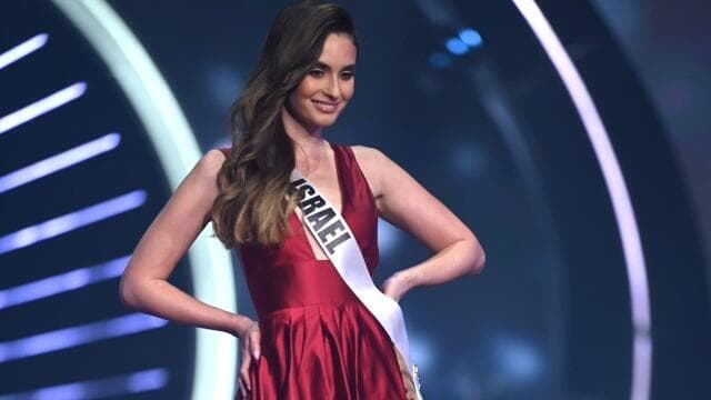 כוכבא בתחרות מיס יוניברס (צילום: Benjamin Askinas) נועה כוכבא
