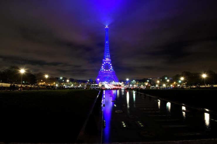 מגדל אייפל בפריז (צילום: AFP) חגיגות בפריז