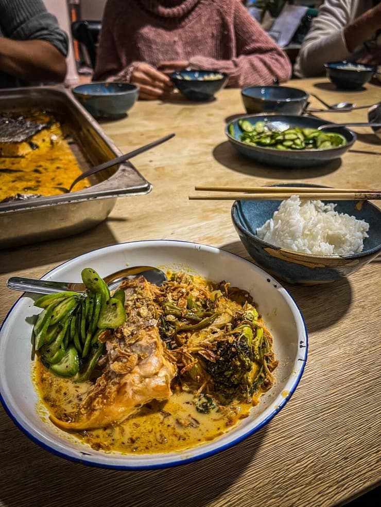 יאמי: סלמון בתנור בקארי וחלב קוקוס (צילום: ליאור רפאל) סלמון בתנור