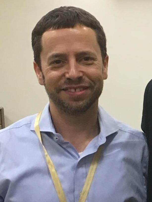 מימין: ד"ר גבי ברקאי וצחי דבירה