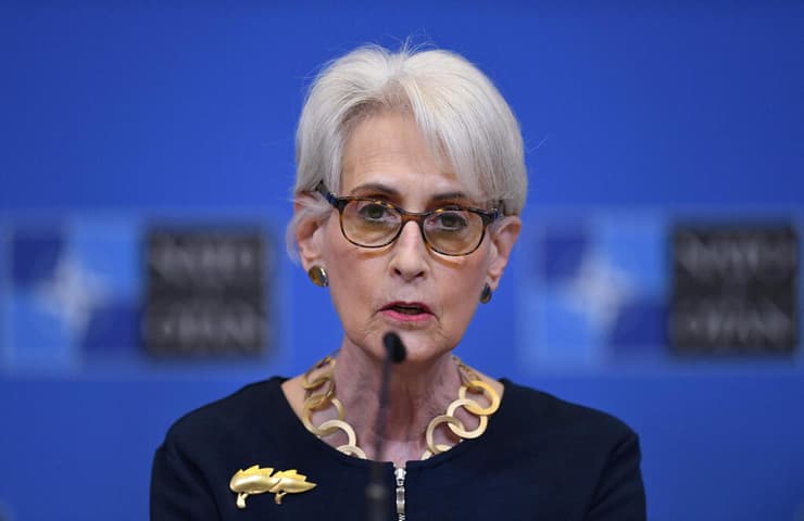 ארה"ב סגנית מזכיר המדינה וונדי שרמן אחרי שיחות נאט"ו עם רוסיה בריסל