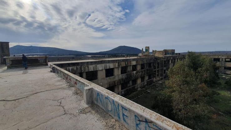 סיור בבניין החזית הסורית