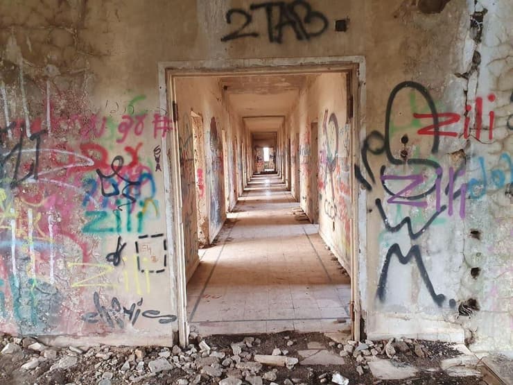 סיור בבניין החזית הסורית