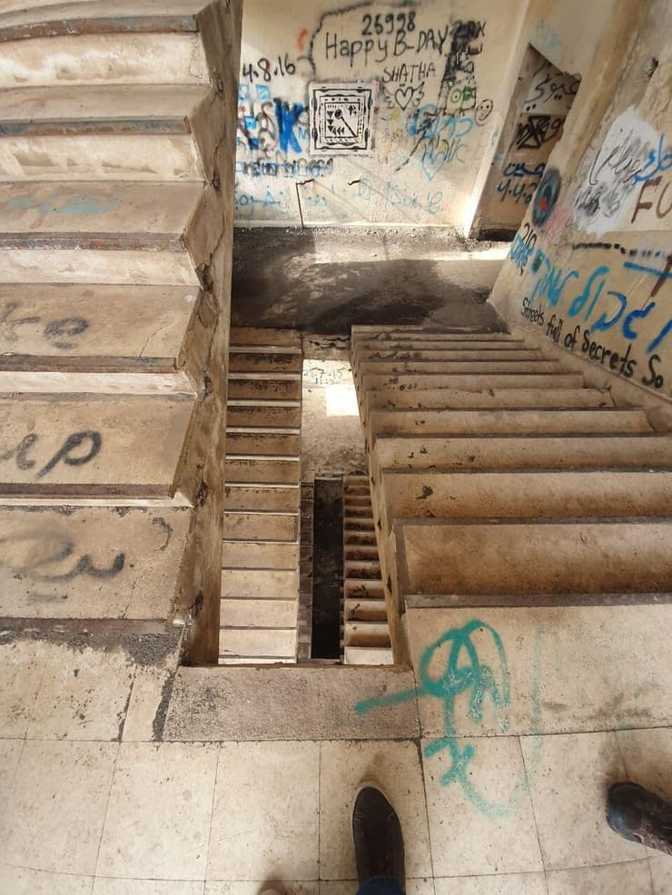 סיור בבניין החזית הסורית